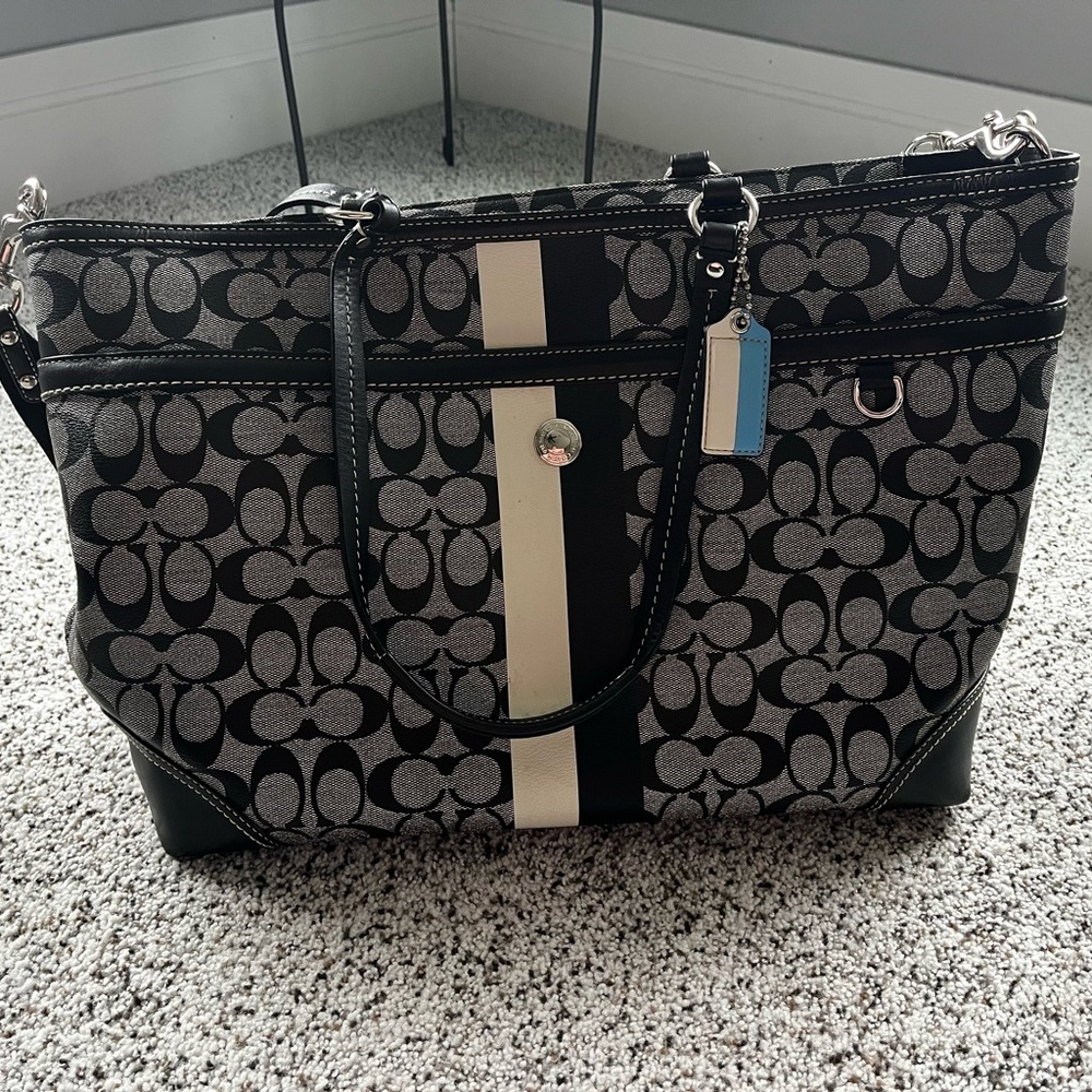 AUTHENTIC Coach Diaper Bag, EXCELLENT condition.  Only used several times.